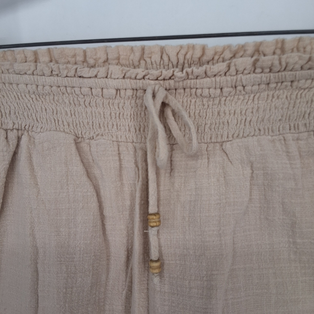 URBAN ROMANTICS medium Women's Tan Casual Shorts - Picture 2 of 5